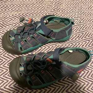 Kids size 3 Keens Sandals